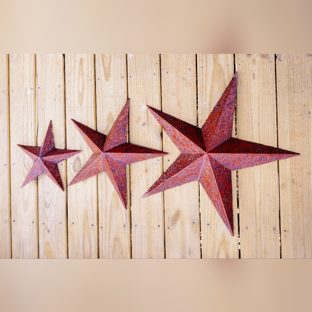 Red Barn Metal Star Hanging Set